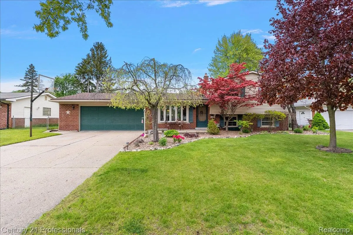 5788 Strathdon Way, Waterford, MI 48327 - #1