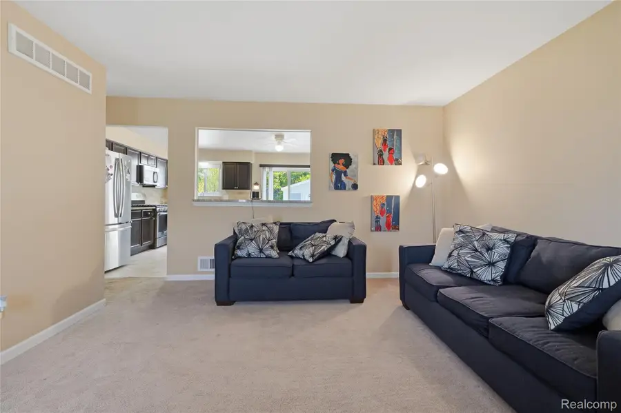 33499 Unicorn Court, Westland, MI 48186 - #2