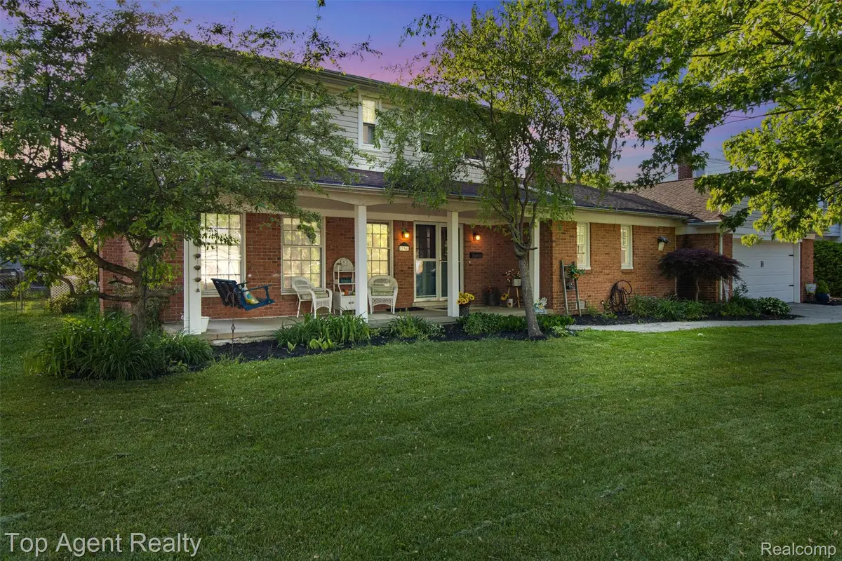 32341 Woody, Fraser, MI 48026 - #1