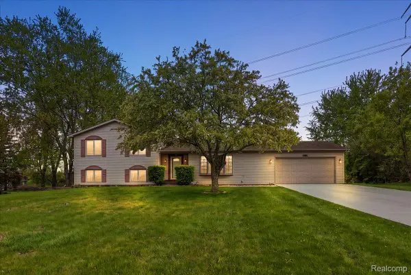 1081 Eagle Nest Drive, Rochester, MI 48306