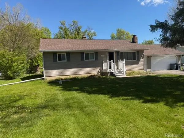 5095 Raymond Avenue, Burton, MI 48509