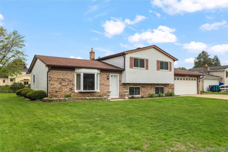 2814 Burgess Hill Drive, Waterford, MI 48329 - #3