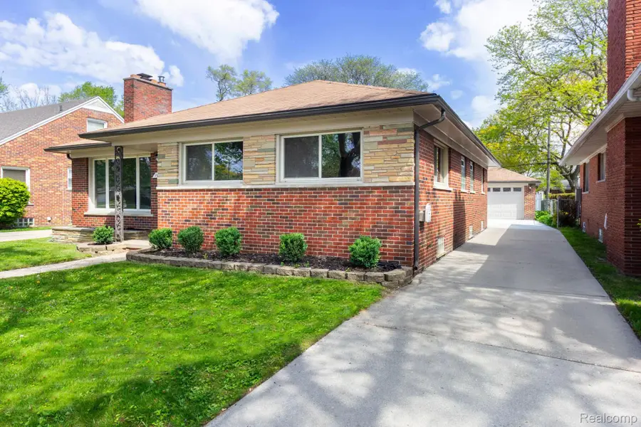 16115 Veronica Avenue, Eastpointe, MI 48021 - #3