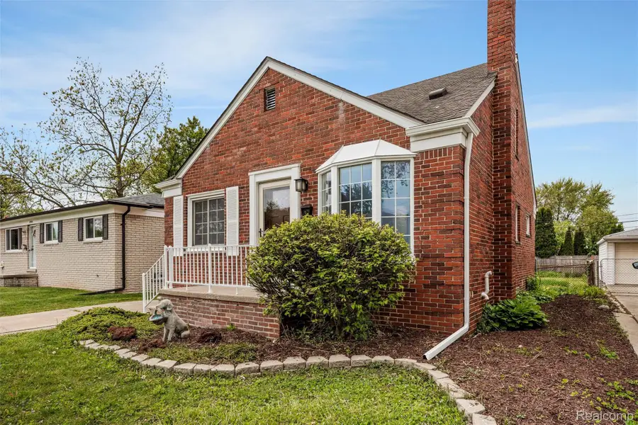 27935 Grant Street, Saint Clair Shores, MI 48081 - #3