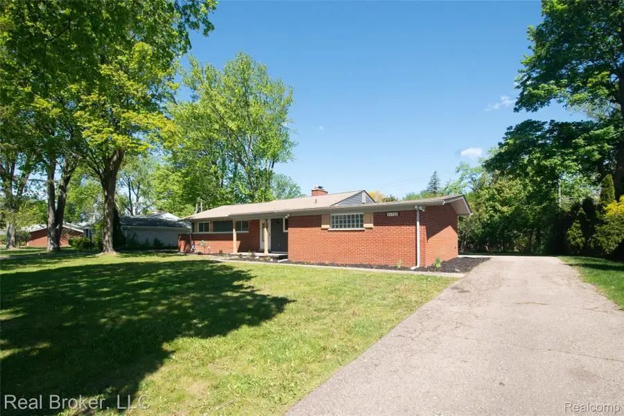 31720 N Marklawn Street, Farmington Hills, MI 48334 - #2