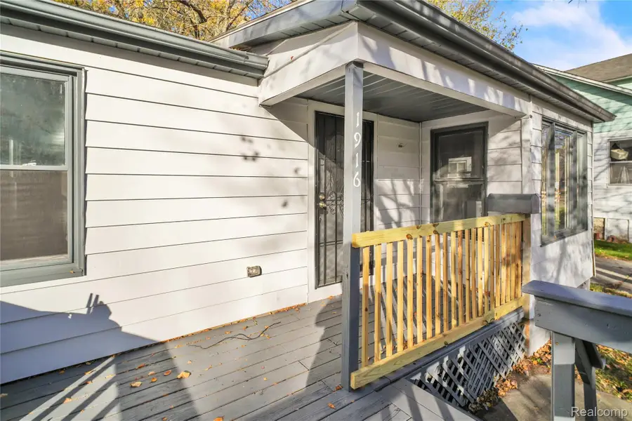 1916 Wood Street, Saginaw, MI 48602 - #2