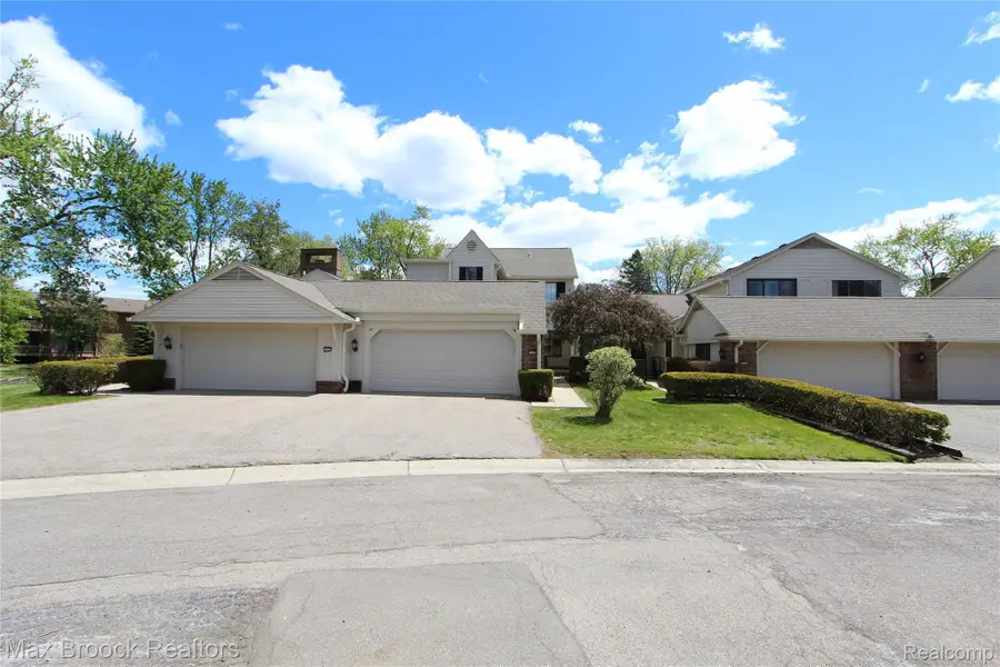 7139 Creeks Crossing, West Bloomfield, MI 48322 - #2