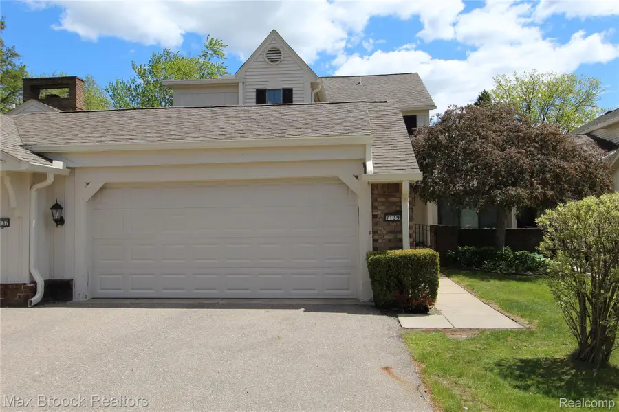 7139 Creeks Crossing, West Bloomfield, MI 48322 - #3