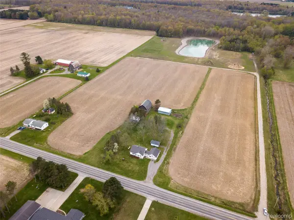 2250 S Hemlock Road, Hemlock, MI 48626