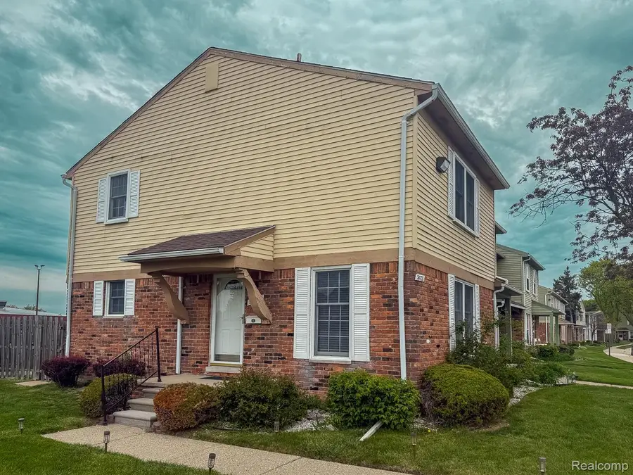 36721 Park Place Drive, Sterling Heights, MI 48310 - #2