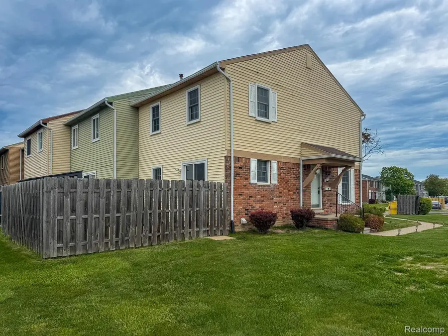 36721 Park Place Drive, Sterling Heights, MI 48310 - #3