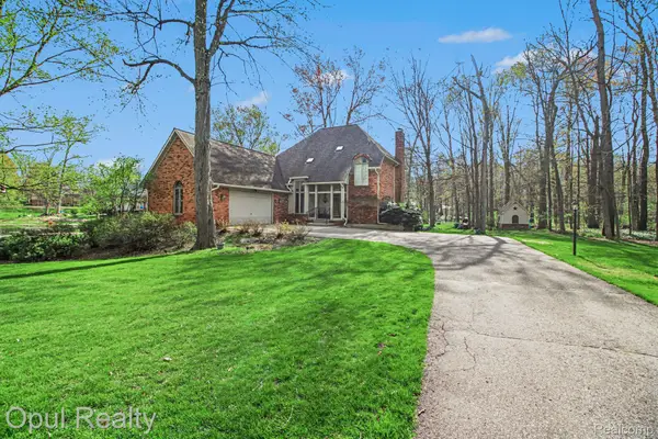 3575 Clark Circle, CommerceTwp, MI 48382