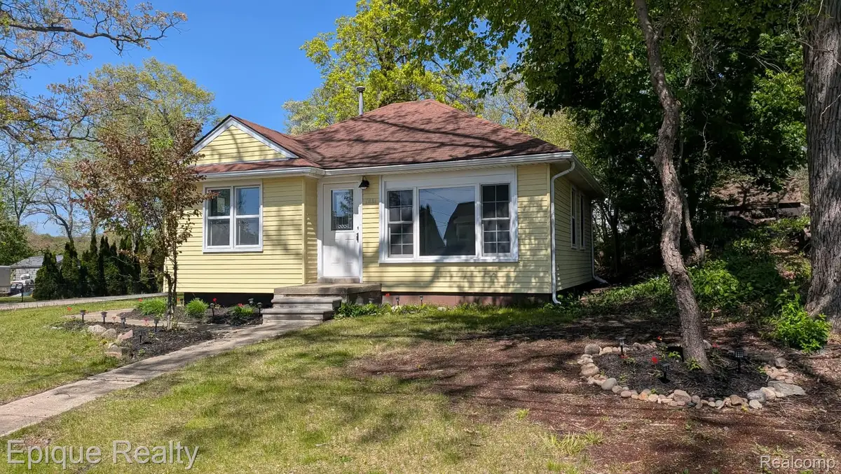 3605 Jackson Boulevard, White Lake, MI 48383 - #1