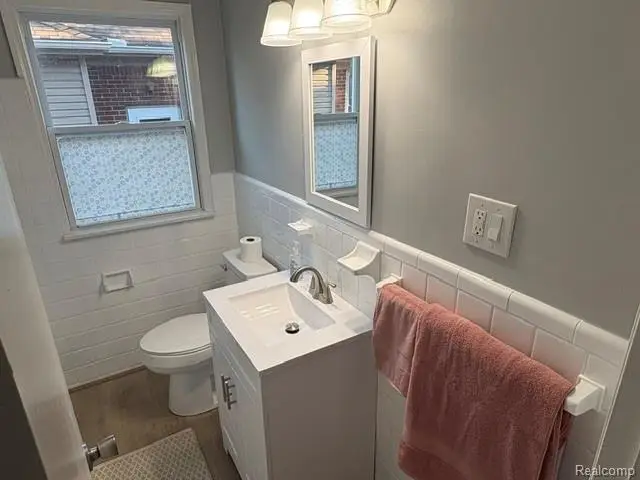 7210 Buckingham Ave, Allen Park, MI 48101 - #2