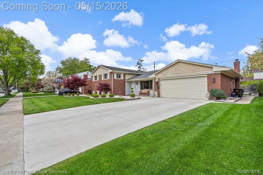 1024 Blairmoor Court, Grosse Pointe Woods, MI 48236 - #2