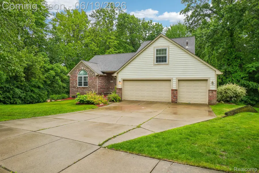 2093 Deer Run Trail, Waterford, MI 48329 - #2
