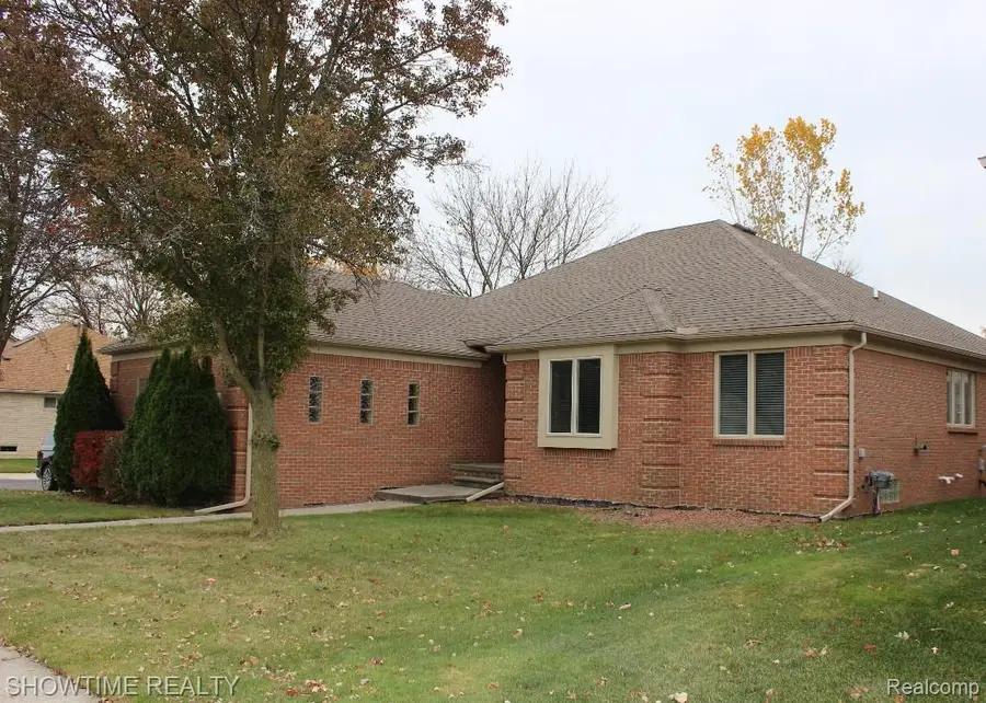 21130 Parkplace Lane, Clinton, MI 48036 - #2