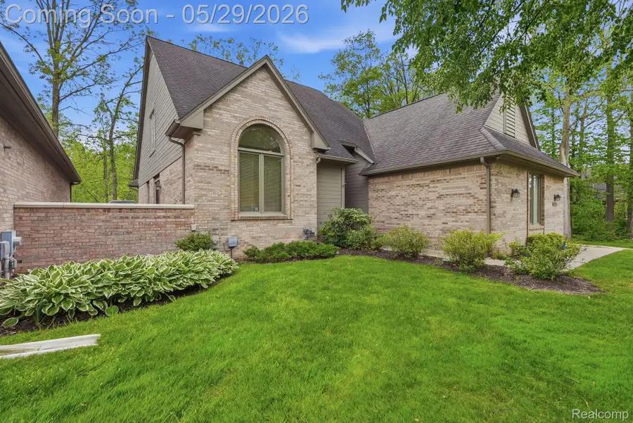 47301 Bramblewood Court, Novi, MI 48374 - #2