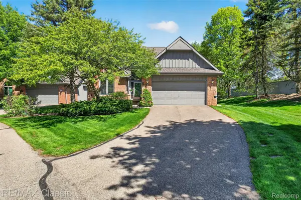 37828 Avon Lane, FarmingtonHills, MI 48331