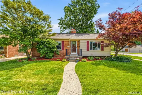 9900 Brookfield Street, Livonia, MI 48150