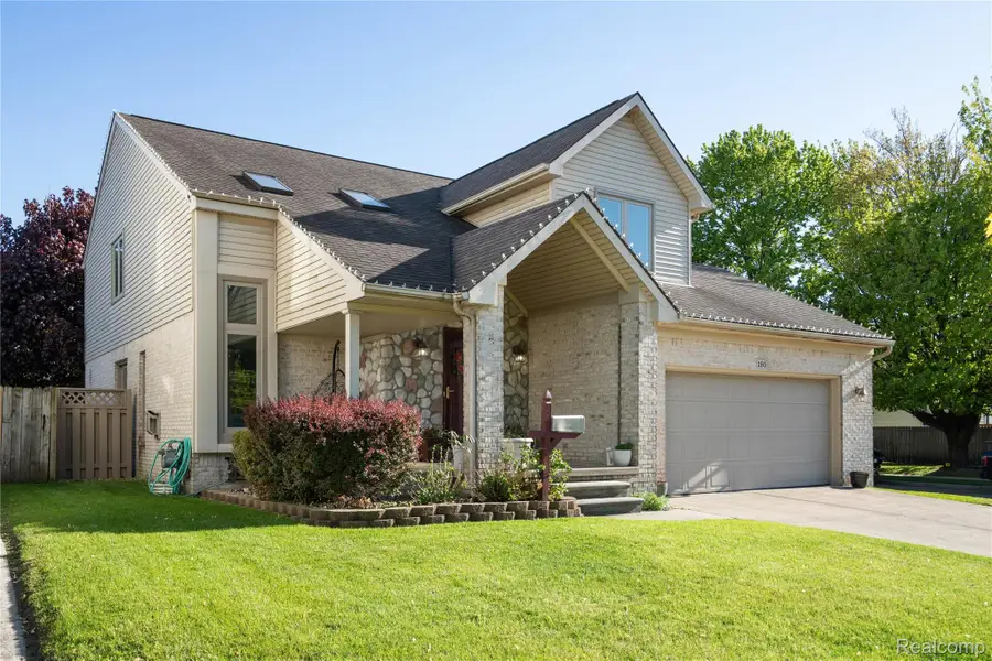 195 Davis Street, Wyandotte, MI 48192 - #2
