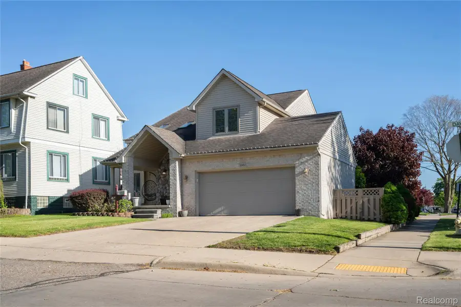 195 Davis Street, Wyandotte, MI 48192 - #3