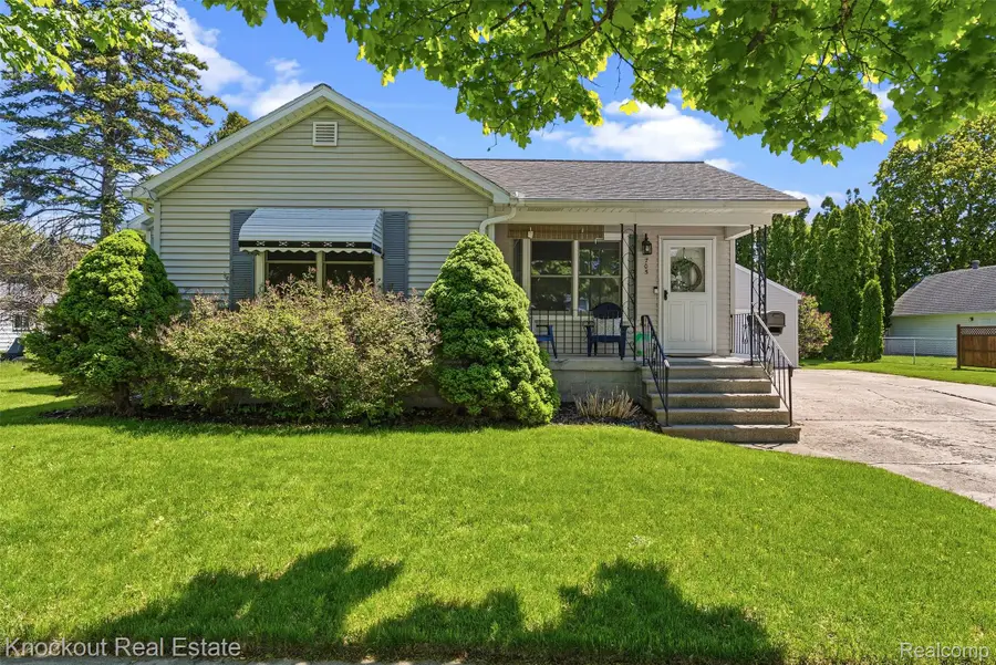 705 Burns Street, Essexville, MI 48732 - #2