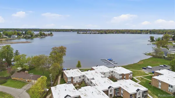 1671 Cass Lake Road #C, KeegoHarbor, MI 48320
