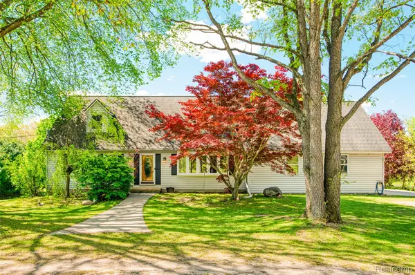 6879 Crofoot Road, Howell, MI 48843