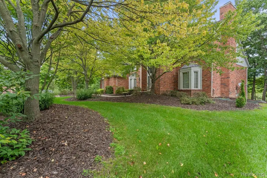 6775 Carlyle Crossing, West Bloomfield, MI 48322 - #3