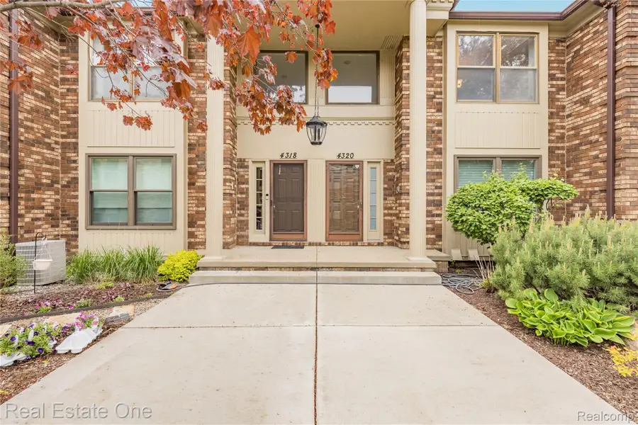 4320 Knightsbridge Lane, West Bloomfield, MI 48323 - #3