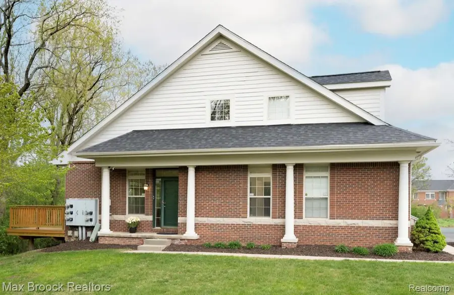 4344 Gateway Circle, West Bloomfield, MI 48322 - #2