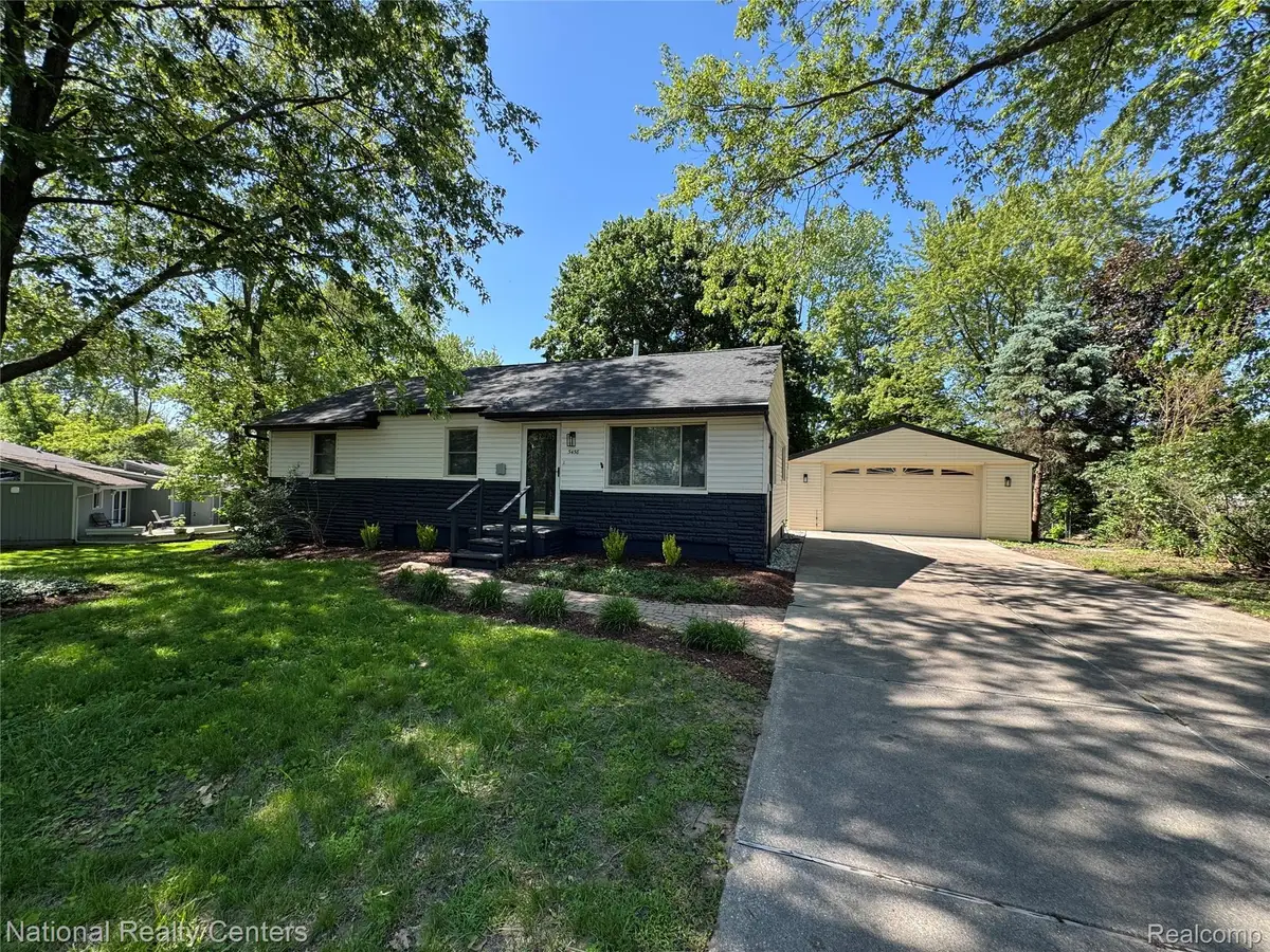 5458 Vincent Avenue, Waterford, MI 48327 - #1
