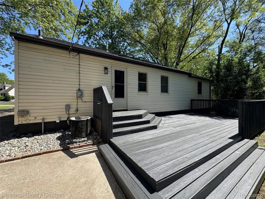 5458 Vincent Avenue, Waterford, MI 48327 - #2