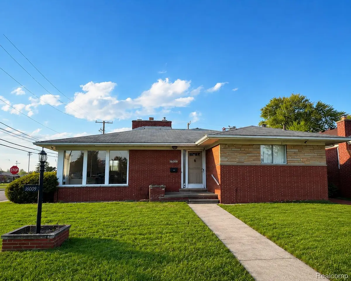 16009 Bell Avenue, Eastpointe, MI 48021 - #1