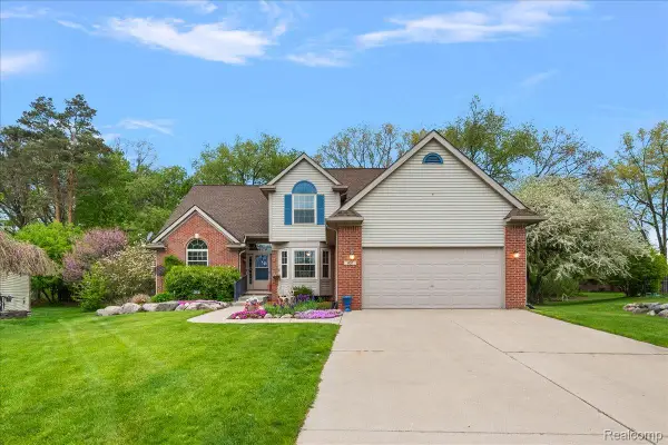 607 Salus Drive, Waterford, MI 48327