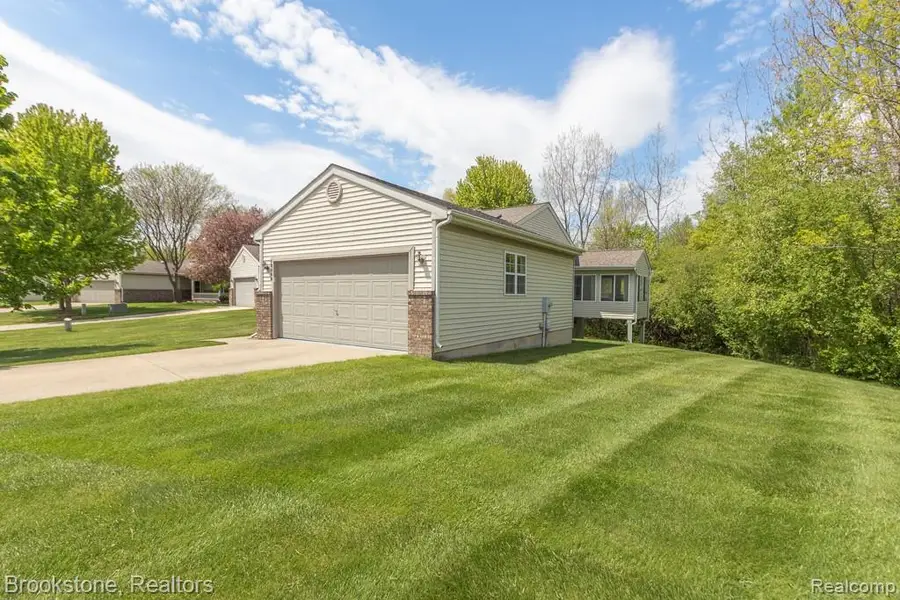 12465 Pagels Drive #22, Grand Blanc, MI 48439 - #3