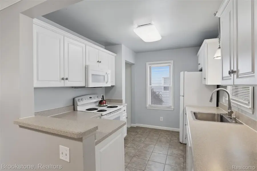 14085 Lincoln Street, Oak Park, MI 48237 - #3