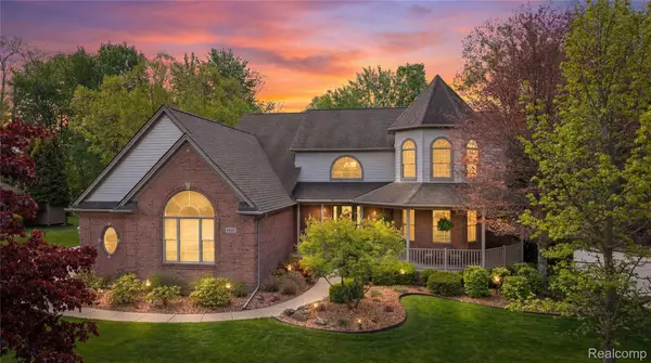 8425 Grays Drive, GrosseIle, MI 48138