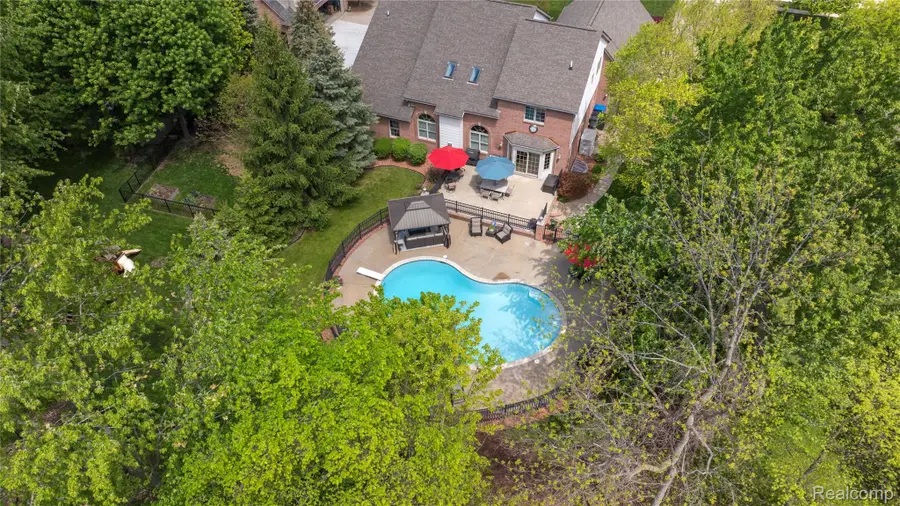 8425 Grays Drive, Grosse Ile, MI 48138 - #3