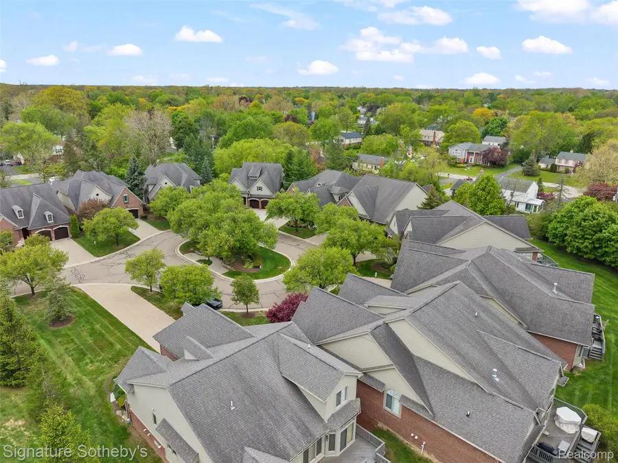 5375 Pembrooke Crossing Court, West Bloomfield, MI 48322 - #3