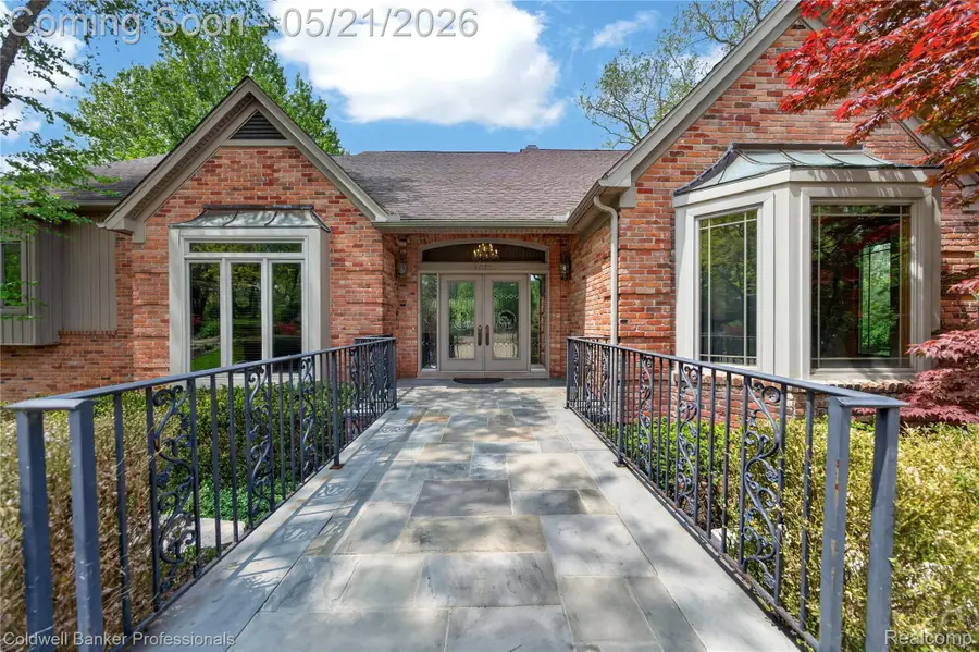 2076 Shore Hill Court, West Bloomfield, MI 48323 - #2