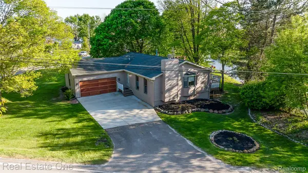 8402 Scotia, Pinckney, MI 48169