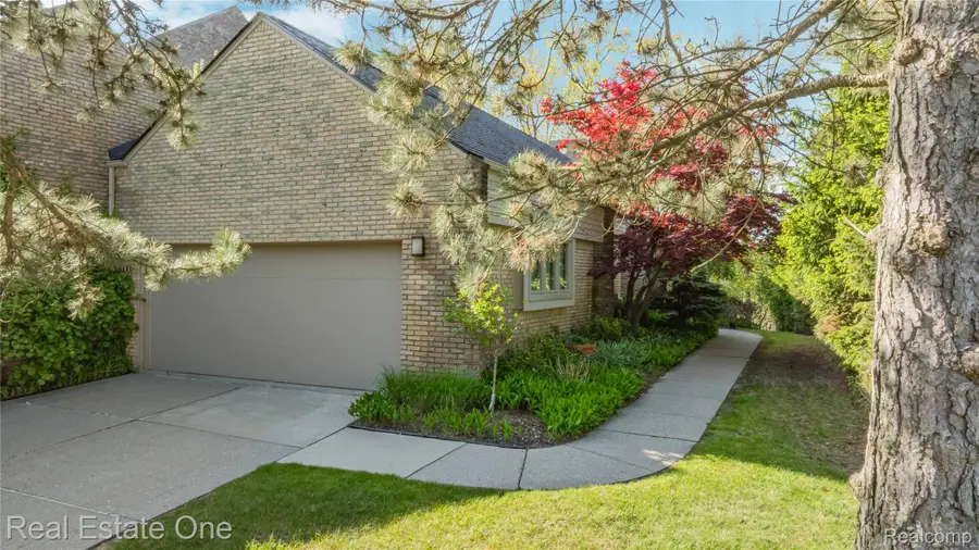 5000 Mirror Lake Court #19, West Bloomfield, MI 48323 - #3