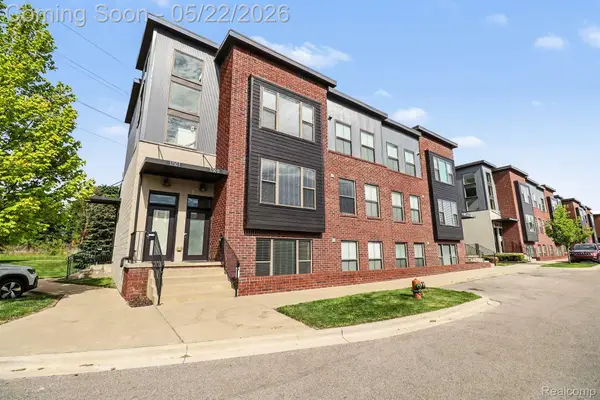 1250 Diamond Court #E, RoyalOak, MI 48067