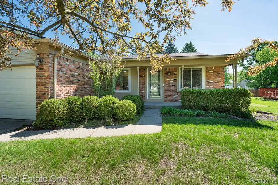 1157 Meadowcrest Drive, Waterford, MI 48327 - #2