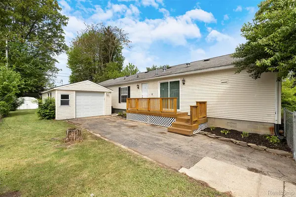 2616 Tim Avenue, Brighton, MI 48114