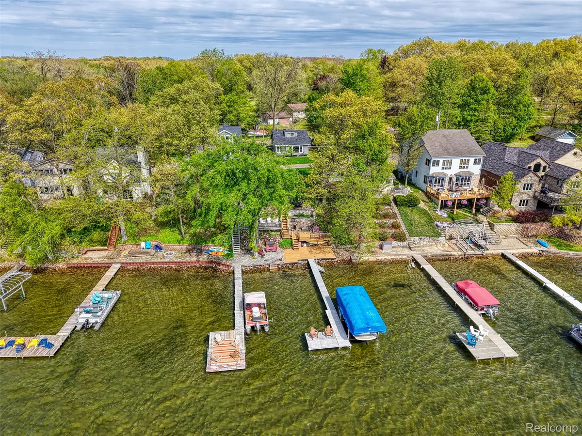 7490 Noahs Landing, Gregory, MI 48137 - #1