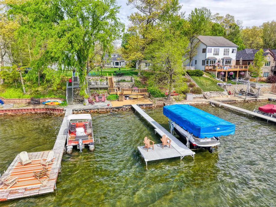 7490 Noahs Landing, Gregory, MI 48137 - #2