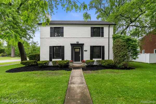 1894 Broadstone Road, GrossePointeWoods, MI 48236